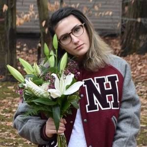 Meet your Posher, Lana